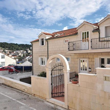 3 Bedroom Awesome Apartment In Pucisca Εξωτερικό φωτογραφία