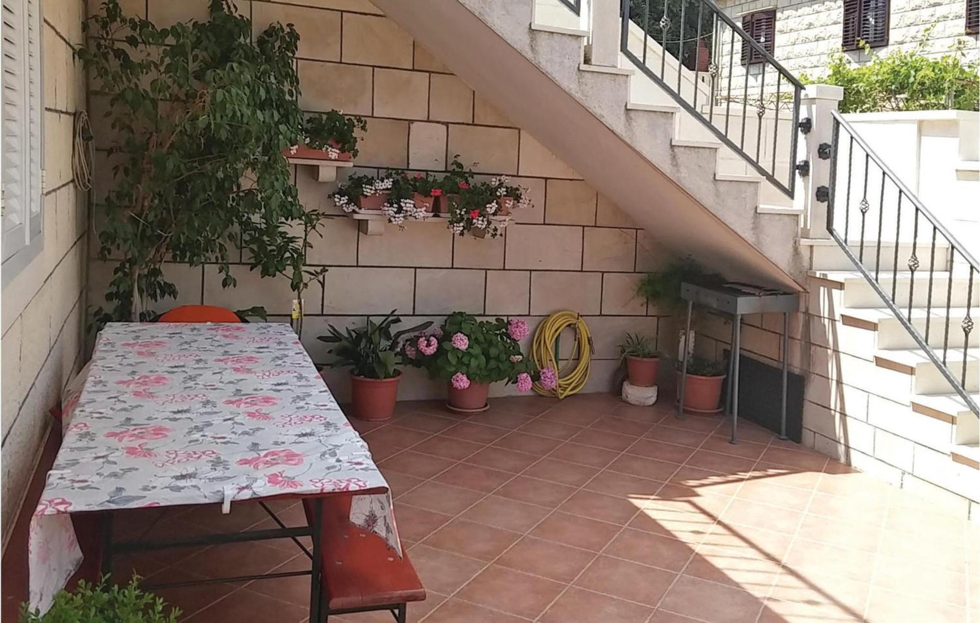 3 Bedroom Awesome Apartment In Pucisca Εξωτερικό φωτογραφία