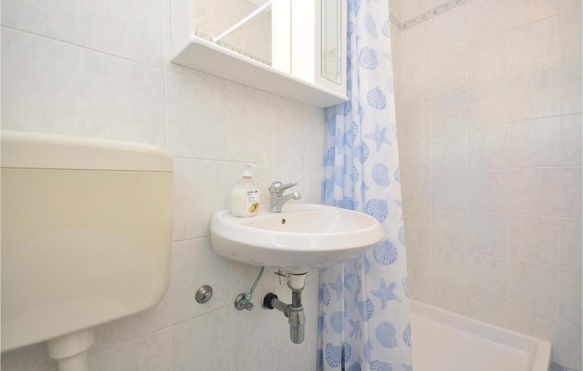 3 Bedroom Awesome Apartment In Pucisca Εξωτερικό φωτογραφία