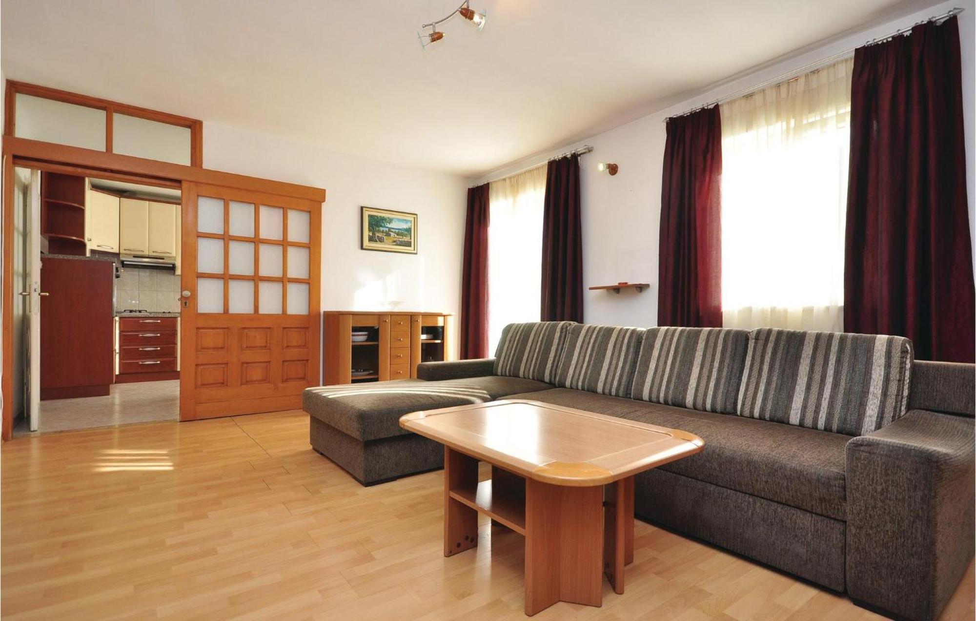 3 Bedroom Awesome Apartment In Pucisca Εξωτερικό φωτογραφία