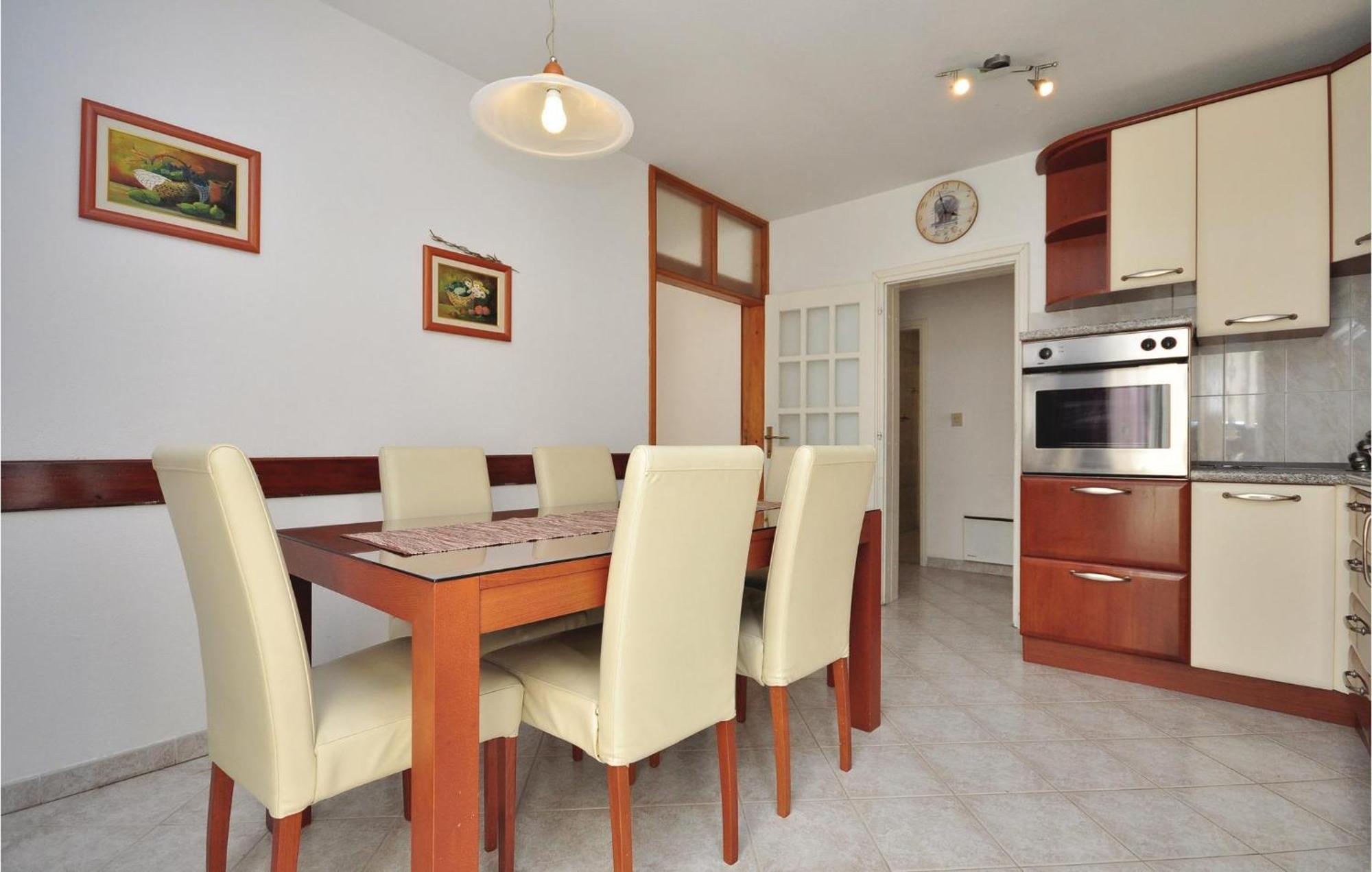 3 Bedroom Awesome Apartment In Pucisca Εξωτερικό φωτογραφία