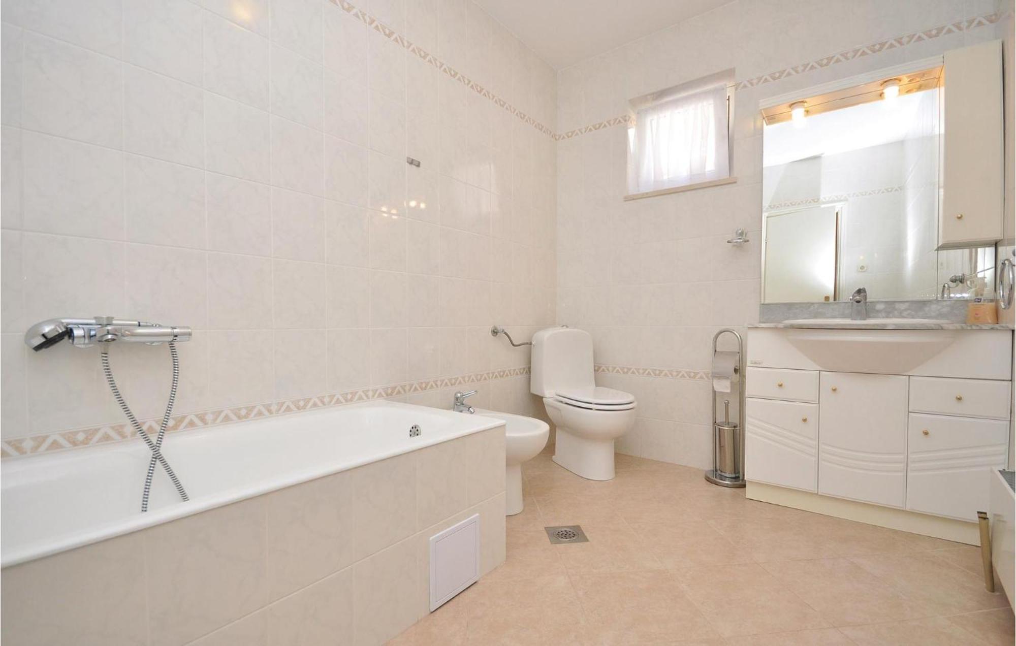 3 Bedroom Awesome Apartment In Pucisca Εξωτερικό φωτογραφία
