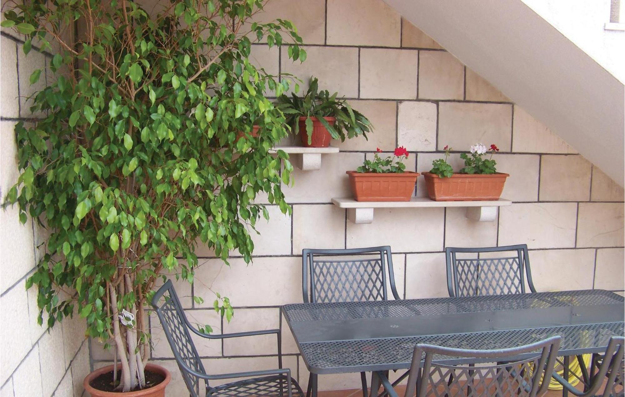 3 Bedroom Awesome Apartment In Pucisca Εξωτερικό φωτογραφία