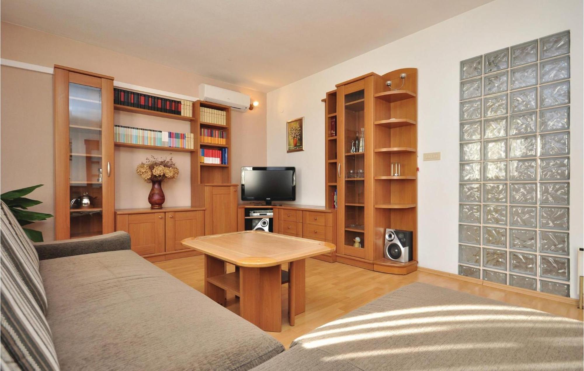 3 Bedroom Awesome Apartment In Pucisca Εξωτερικό φωτογραφία