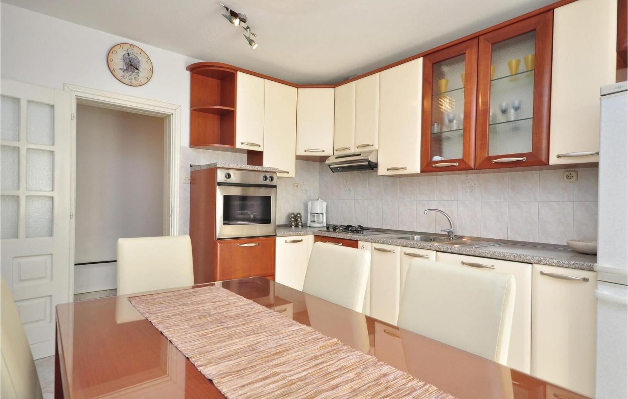 3 Bedroom Awesome Apartment In Pucisca Εξωτερικό φωτογραφία