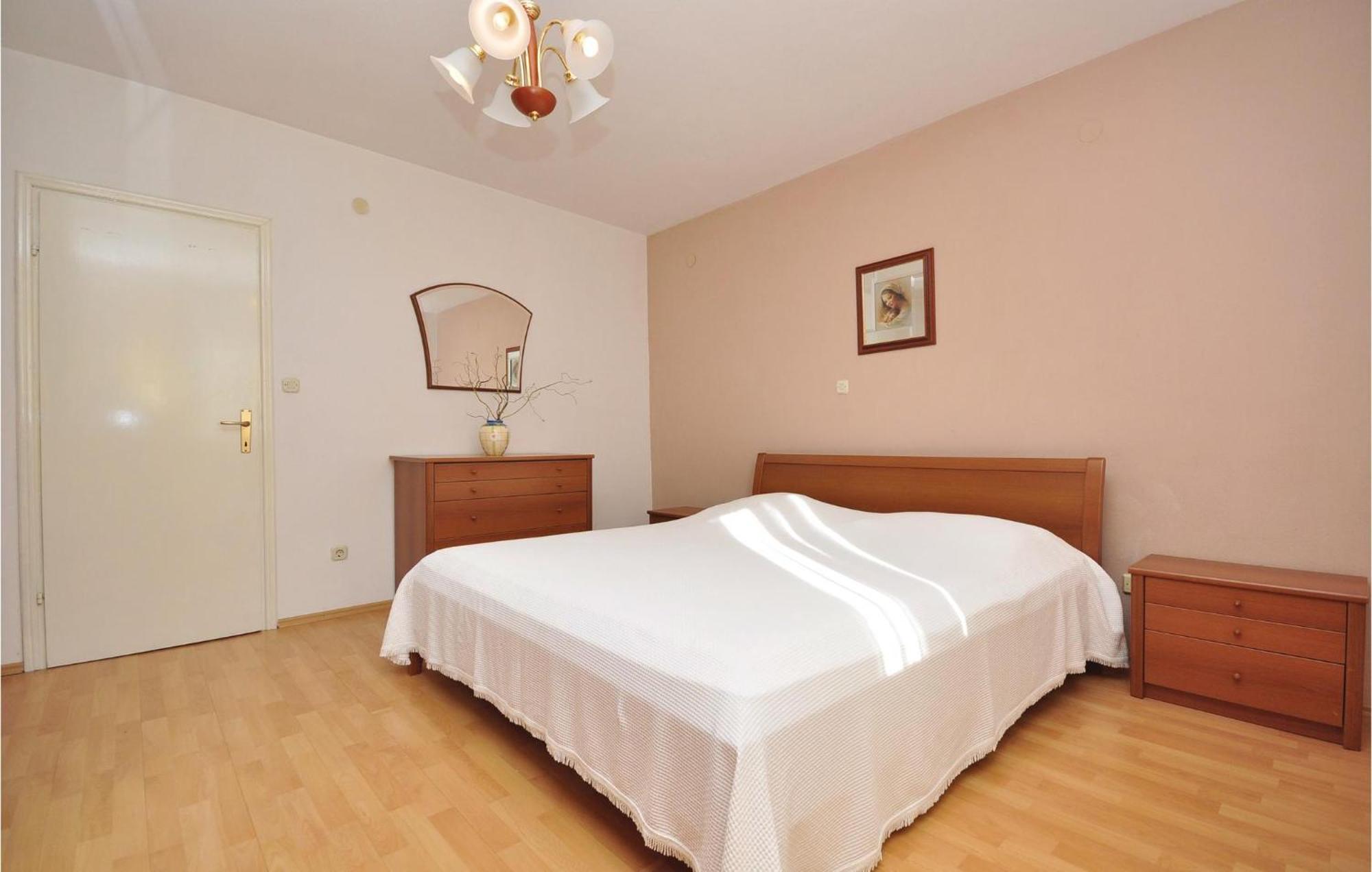 3 Bedroom Awesome Apartment In Pucisca Εξωτερικό φωτογραφία