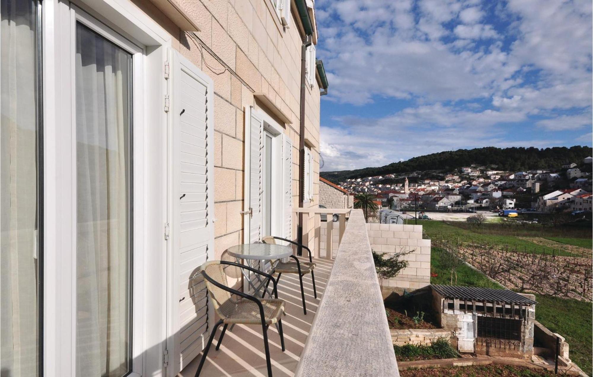 3 Bedroom Awesome Apartment In Pucisca Εξωτερικό φωτογραφία