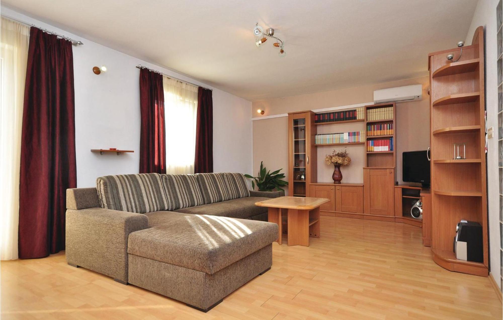 3 Bedroom Awesome Apartment In Pucisca Εξωτερικό φωτογραφία