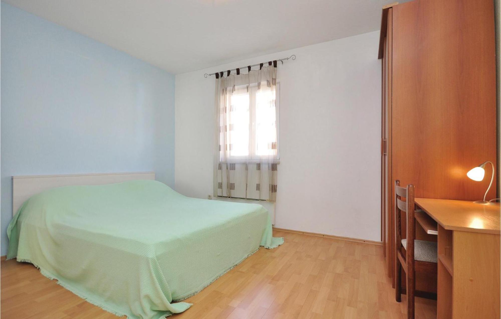 3 Bedroom Awesome Apartment In Pucisca Εξωτερικό φωτογραφία