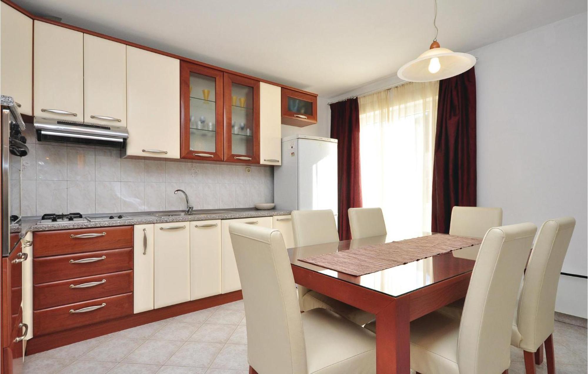 3 Bedroom Awesome Apartment In Pucisca Εξωτερικό φωτογραφία